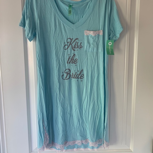 “Kiss the Bride” sleep dress - Picture 2 of 3